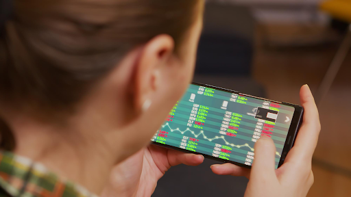 كيف تؤثر التوترات الجيوسياسية في الشرق الأوسط على أسعار النفط في 2026؟
